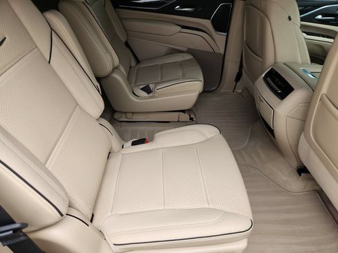 Used 2022 Cadillac Escalade Premium Luxury AWD/4WD image 30
