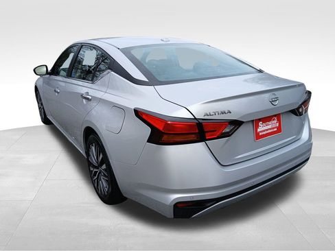 Used 2024 Nissan Altima 2.5 SV image 3