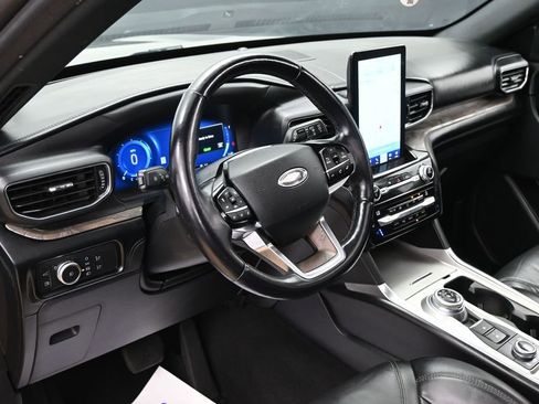 Used 2021 Ford Explorer Platinum w/ Premium Technology Package AWD/4WD image 19