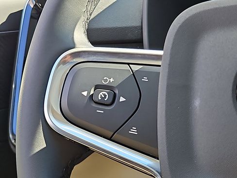 Used 2025 Volvo XC40 B5 Ultra w/ Climate Package image 22