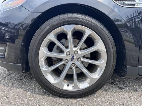 Used 2019 Ford Taurus Limited w/ Driver Assist Package FWD image 11