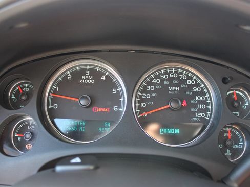 Used 2013 Chevrolet Tahoe LTZ AWD/4WD image 32