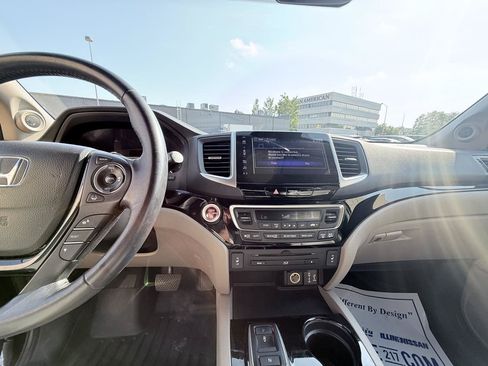 Used 2018 Honda Pilot Touring image 18