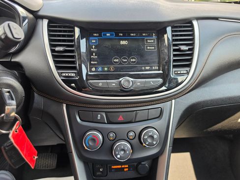 Used 2018 Chevrolet Trax LS AWD/4WD image 16