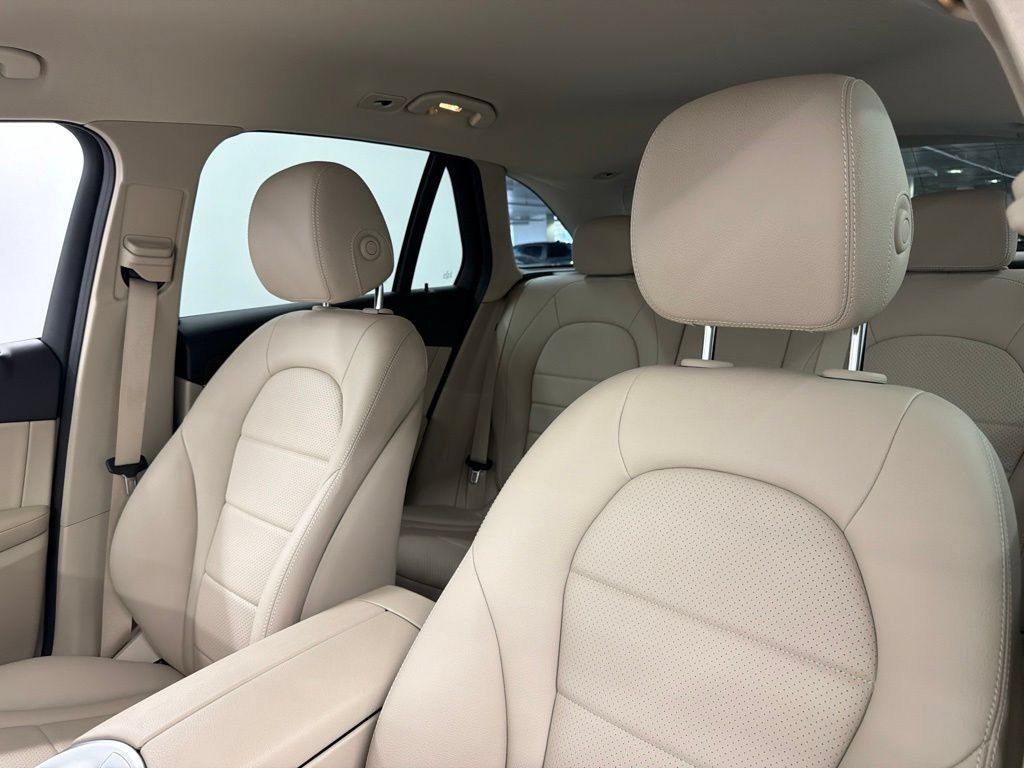 Used 2022 Mercedes-Benz GLC 300 w/ Premium Package Lite image 25