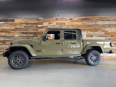 New 2026 Jeep Gladiator Sport image 20