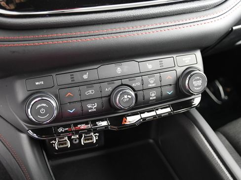 Used 2025 Dodge Durango GT AWD/4WD image 21