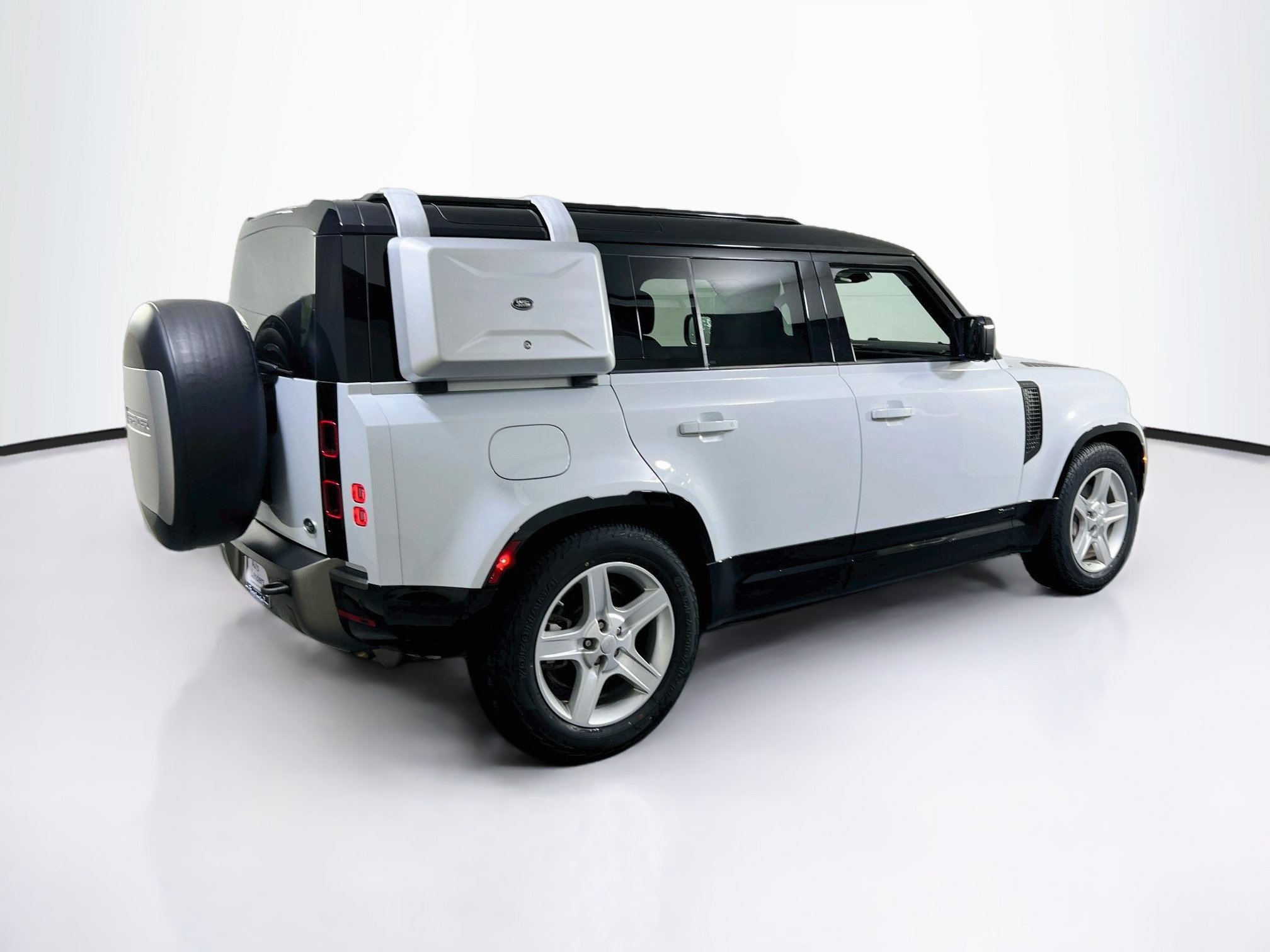Used 2021 Land Rover Defender 110 X-Dynamic HSE AWD/4WD image 5