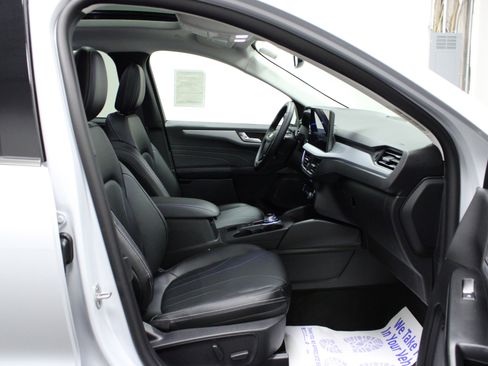 New 2026 Ford Escape SE w/ PHEV Premium Package image 16