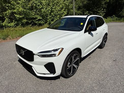 Used 2023 Volvo XC60 B6 Ultimate w/ Protection Package Premier AWD/4WD image 2