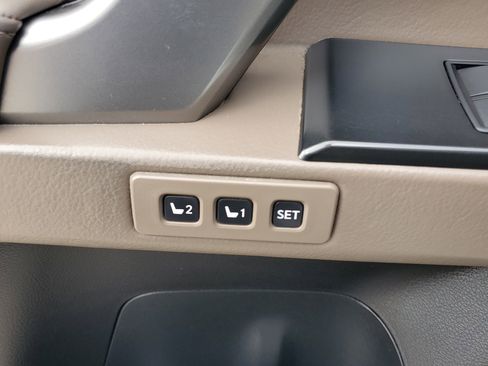 Used 2022 Lexus GX 460 Premium w/ Accessory Package image 33