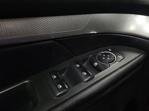 Used 2017 Ford Explorer XLT w/ Equipment Group 202A AWD/4WD image 27