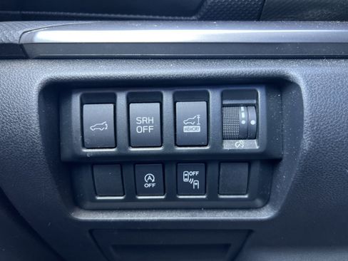 Used 2023 Subaru Forester Premium AWD/4WD image 31