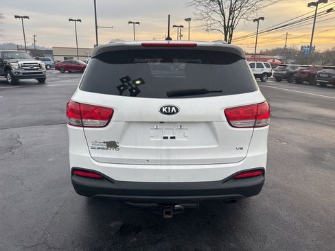 Used 2016 Kia Sorento LX image 4