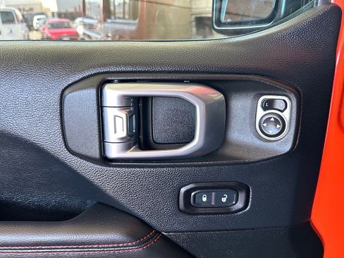 Used 2019 Jeep Wrangler Unlimited Rubicon w/ LED Lighting Group AWD/4WD image 37