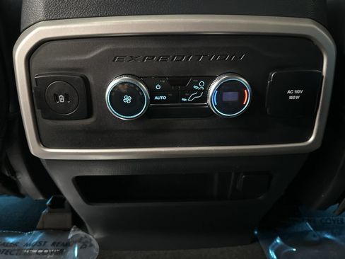 Used 2024 Ford Expedition XLT AWD/4WD image 36