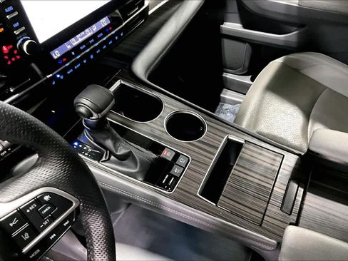 Certified 2023 Toyota Sienna Limited AWD/4WD image 17