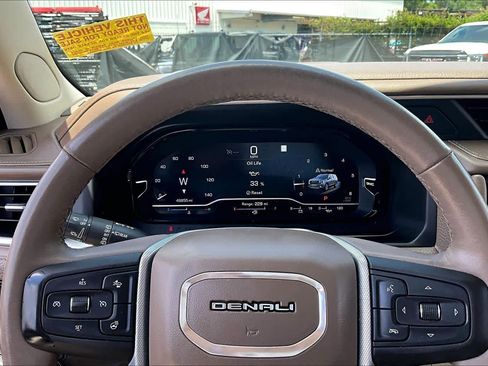 Used 2023 GMC Yukon Denali RWD image 26