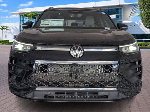 New 2026 Volkswagen Tiguan SE R-Line FWD image 3