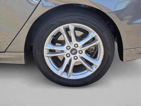 Used 2018 Ford Fusion SE FWD image 24