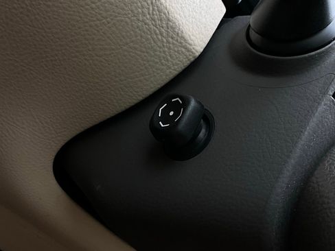 Used 2014 Lexus LS 460 w/ Comfort Package image 40