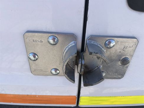 Used 2014 Chevrolet Express 2500 RWD image 25