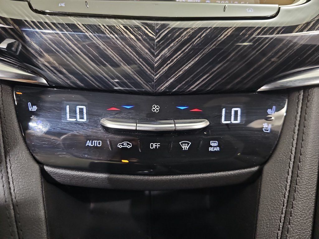 Used 2025 Cadillac XT6 Premium Luxury AWD/4WD image 26