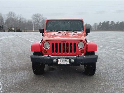 Used 2013 Jeep Wrangler Unlimited Sport image 3