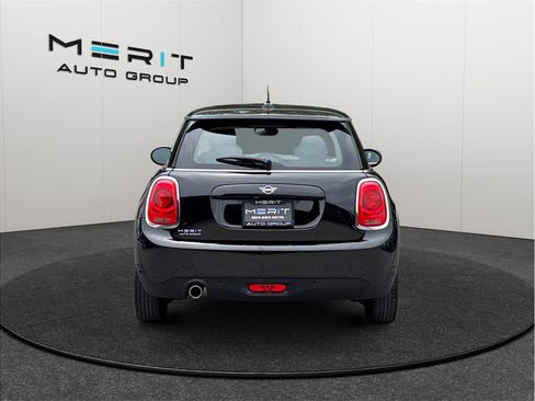 Used 2021 MINI Cooper 2-Door Hardtop FWD image 8