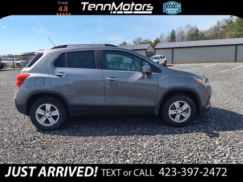 Used 2020 Chevrolet Trax LT w/ LT Convenience Package image 4