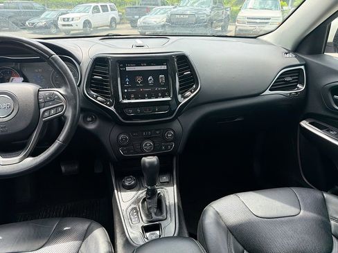 Used 2019 Jeep Cherokee Overland w/ Technology Group AWD/4WD image 18
