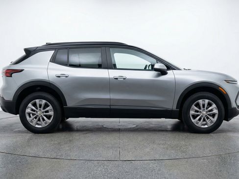 Used 2025 Chevrolet Equinox LT FWD image 11