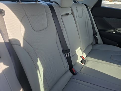 Used 2024 Hyundai Elantra Limited image 22