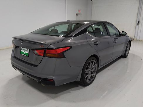 Used 2024 Nissan Altima 2.0 SR FWD image 9