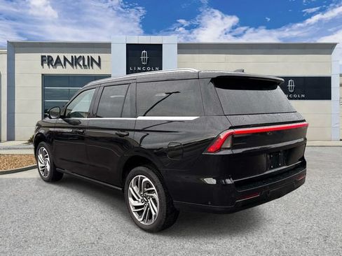 Used 2025 Lincoln Navigator Reserve AWD/4WD image 5