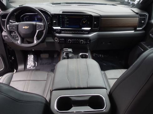 Used 2024 Chevrolet Silverado 1500 High Country w/ Technology Package AWD/4WD image 28