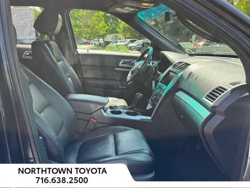 Used 2015 Ford Explorer XLT w/ Equipment Group 202B AWD/4WD image 12