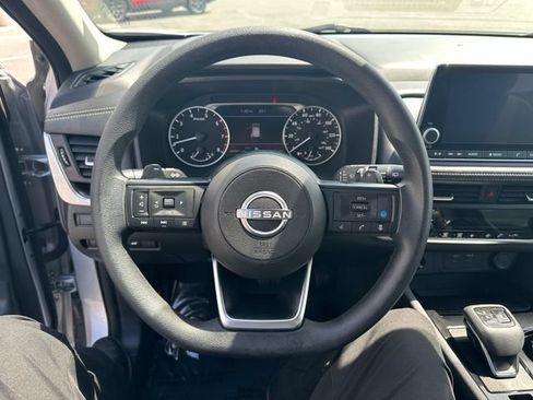 Used 2024 Nissan Rogue SV AWD/4WD image 12