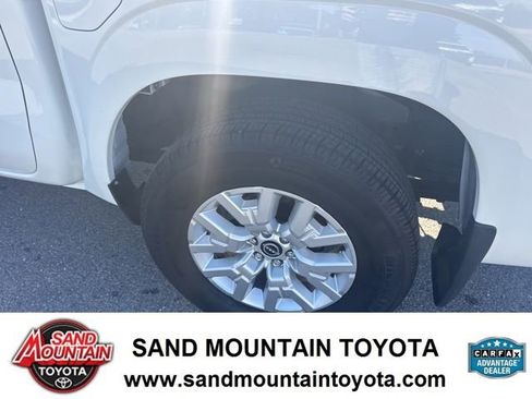 Used 2024 Nissan Frontier SV w/ SV Convenience Package image 11