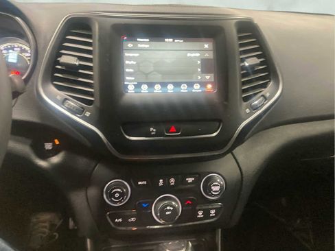 Used 2020 Jeep Cherokee Latitude Plus image 20