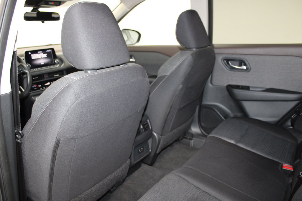 Used 2023 Nissan Rogue SV AWD/4WD image 18