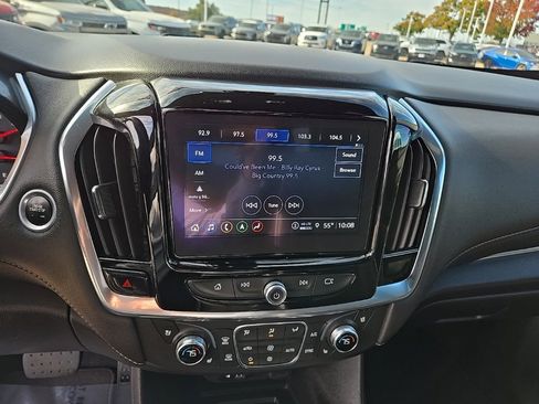 Used 2023 Chevrolet Traverse Premier image 36