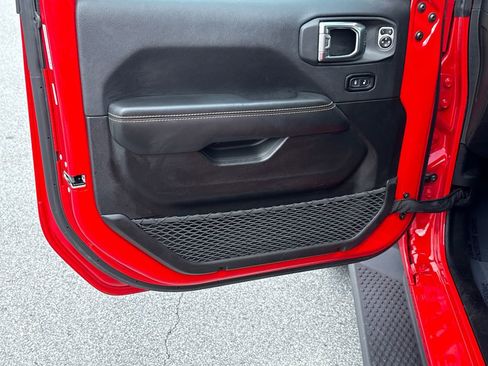 Used 2025 Jeep Wrangler Unlimited Sahara image 10