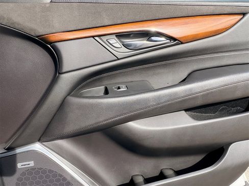 Used 2020 Cadillac Escalade Luxury image 30