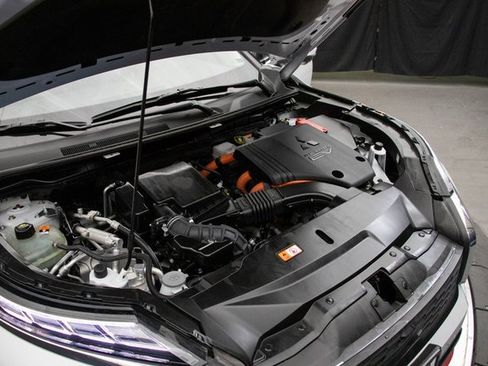 Used 2024 Mitsubishi Outlander SE image 33