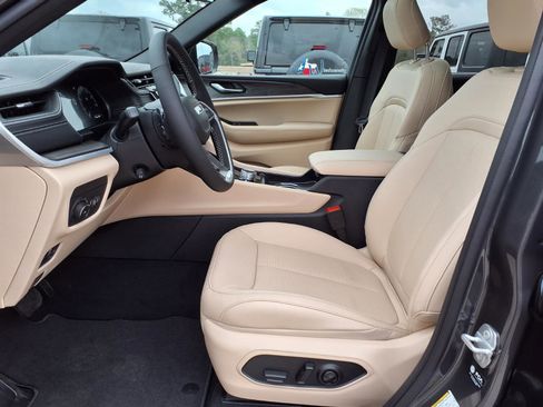 New 2025 Jeep Grand Cherokee L Limited image 13