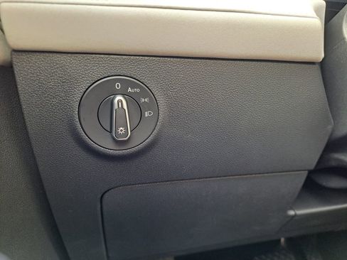 Used 2025 Volkswagen Taos SE image 16