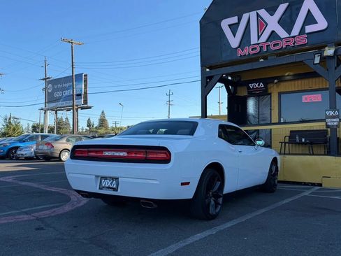 Used 2012 Dodge Challenger SXT RWD image 5