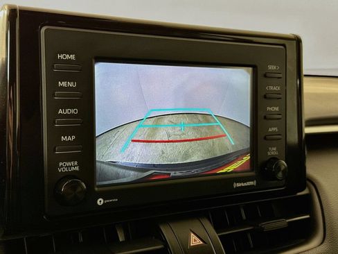 Certified 2021 Toyota RAV4 LE AWD/4WD image 18