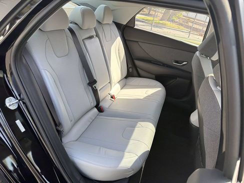 Used 2022 Hyundai Elantra Limited FWD image 26